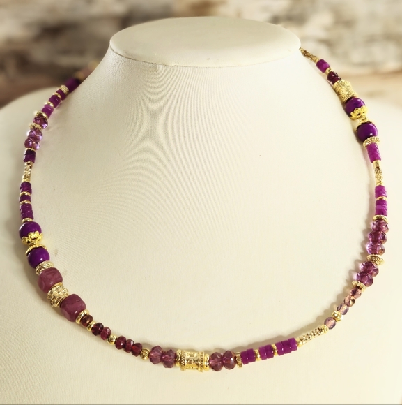 Fuchsia Pink Agates And Glass Beads In Dainty 18K Gold Plated Necklace - Picture 1 of 11